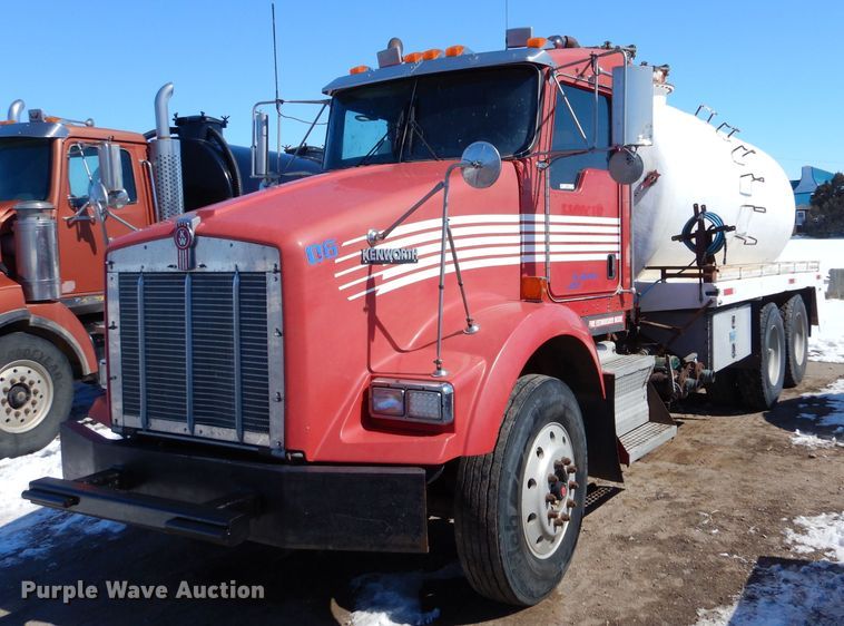 image for item LJ9812 2006 Kenworth T800  vacuum truck