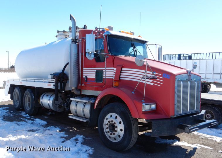 image for item LJ9812 2006 Kenworth T800  vacuum truck