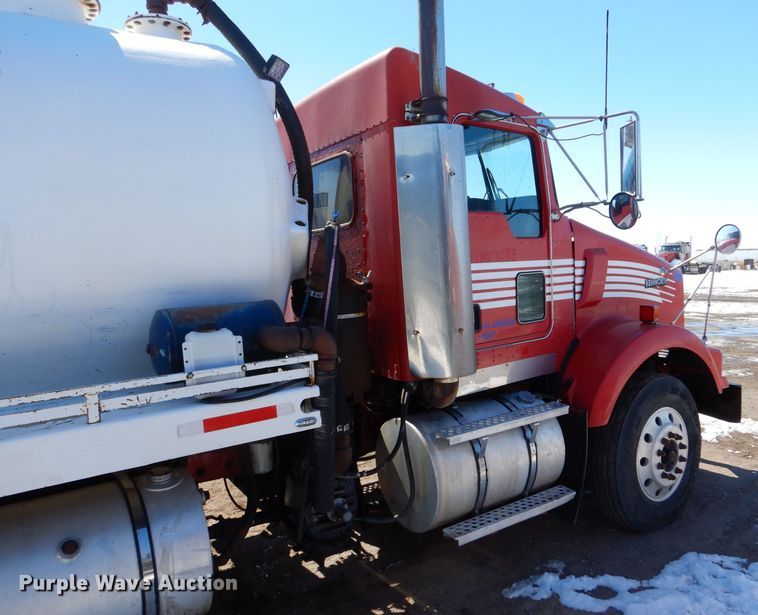 image for item LJ9812 2006 Kenworth T800  vacuum truck