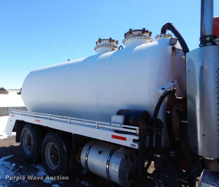 image for item LJ9812 2006 Kenworth T800  vacuum truck