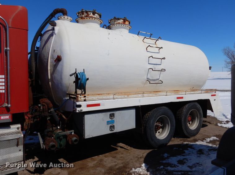 image for item LJ9812 2006 Kenworth T800  vacuum truck