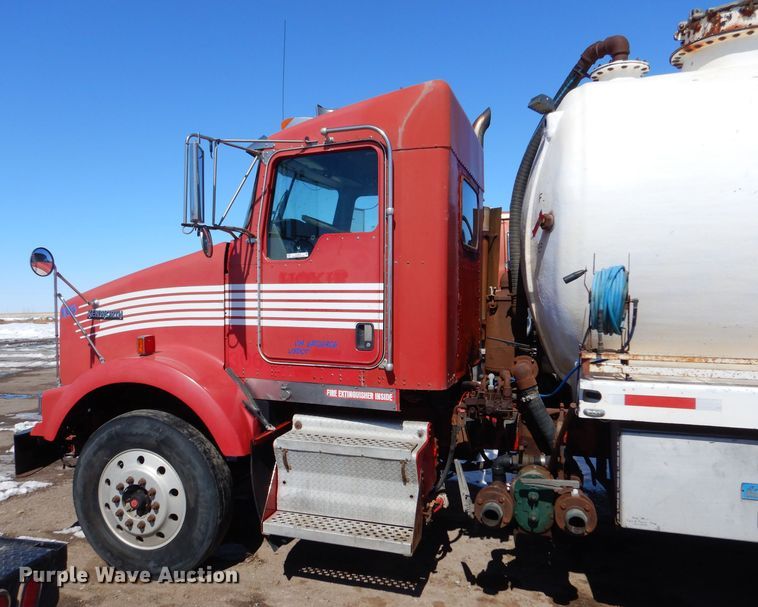 image for item LJ9812 2006 Kenworth T800  vacuum truck