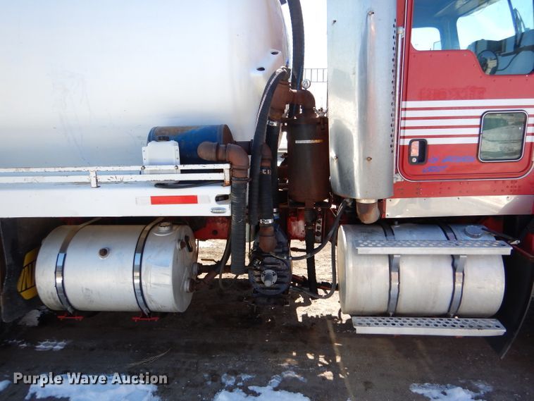 image for item LJ9812 2006 Kenworth T800  vacuum truck