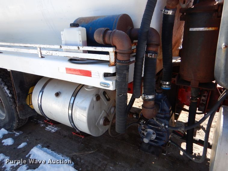 image for item LJ9812 2006 Kenworth T800  vacuum truck