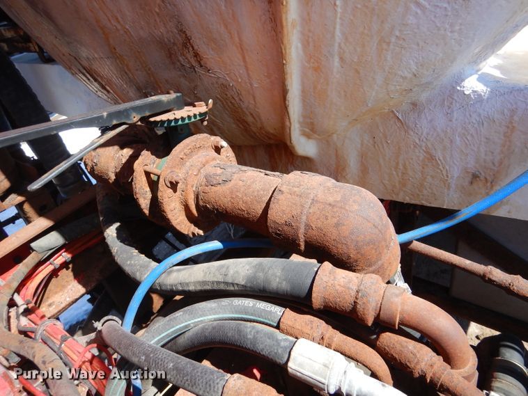 image for item LJ9812 2006 Kenworth T800  vacuum truck