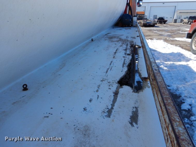 image for item LJ9812 2006 Kenworth T800  vacuum truck