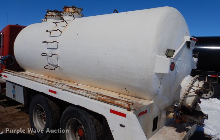 image for item LJ9812 2006 Kenworth T800  vacuum truck