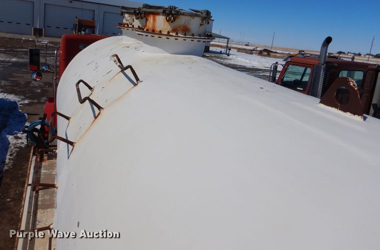 image for item LJ9812 2006 Kenworth T800  vacuum truck