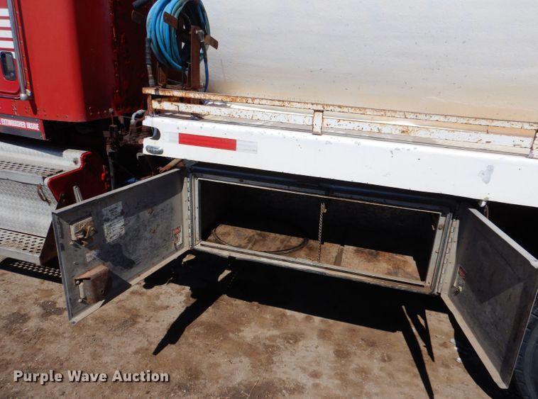 image for item LJ9812 2006 Kenworth T800  vacuum truck