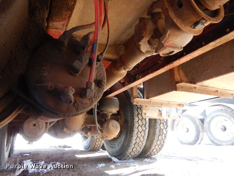 image for item LJ9812 2006 Kenworth T800  vacuum truck