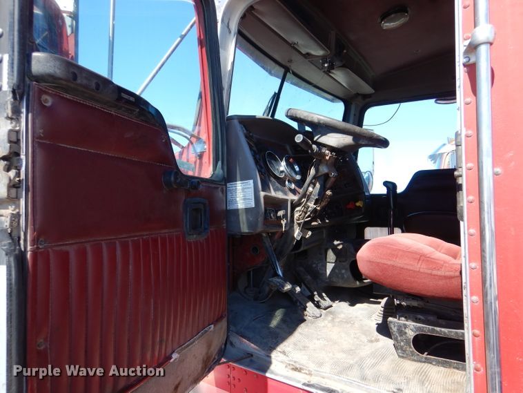 image for item LJ9812 2006 Kenworth T800  vacuum truck