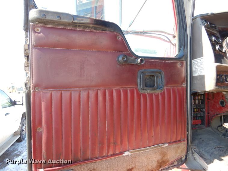 image for item LJ9812 2006 Kenworth T800  vacuum truck