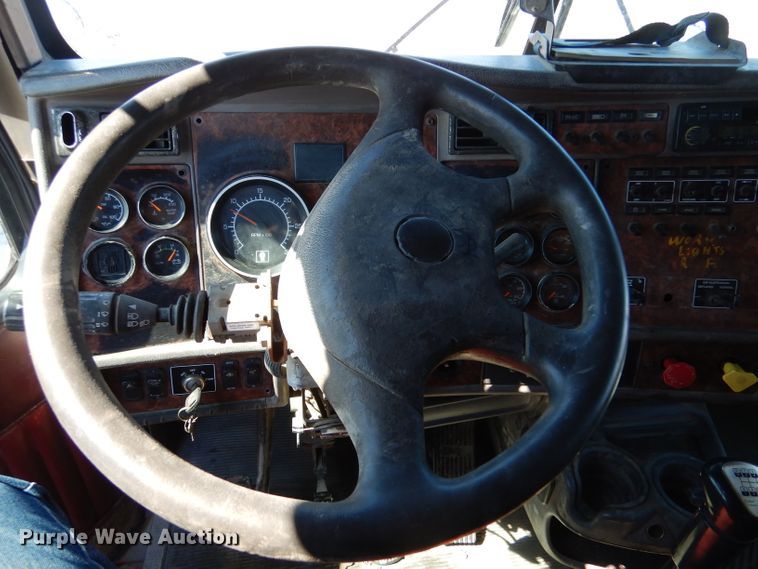 image for item LJ9812 2006 Kenworth T800  vacuum truck