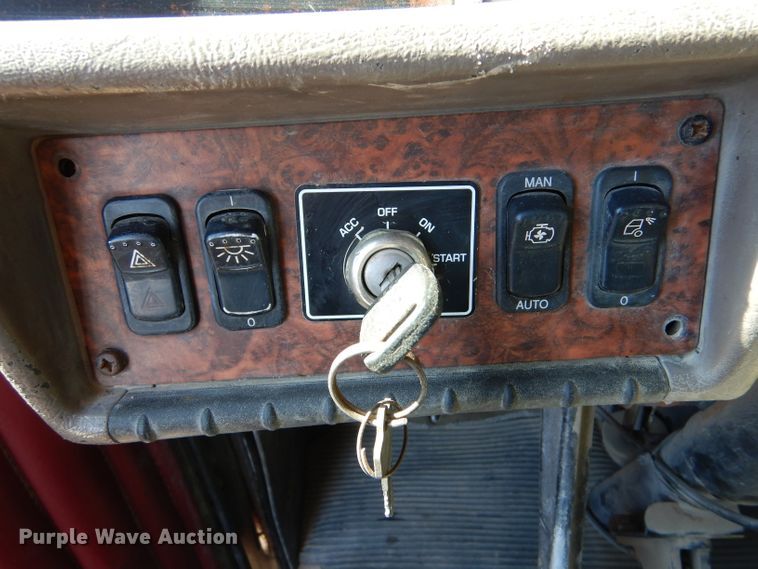 image for item LJ9812 2006 Kenworth T800  vacuum truck