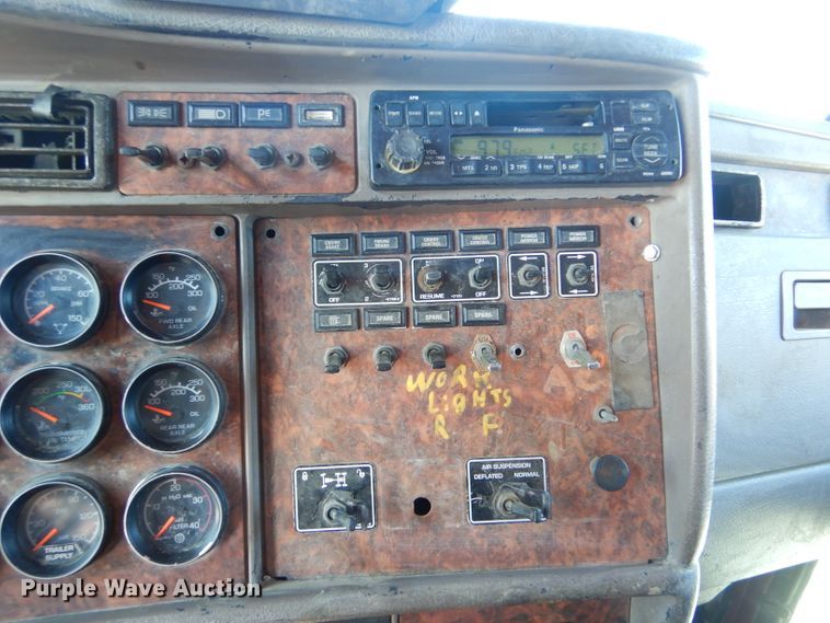 image for item LJ9812 2006 Kenworth T800  vacuum truck