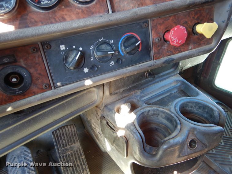 image for item LJ9812 2006 Kenworth T800  vacuum truck