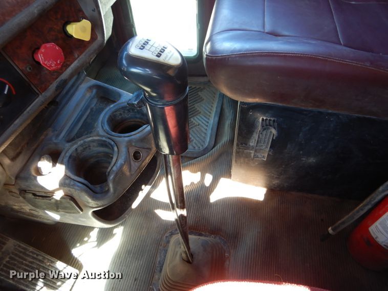 image for item LJ9812 2006 Kenworth T800  vacuum truck