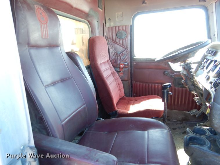 image for item LJ9812 2006 Kenworth T800  vacuum truck