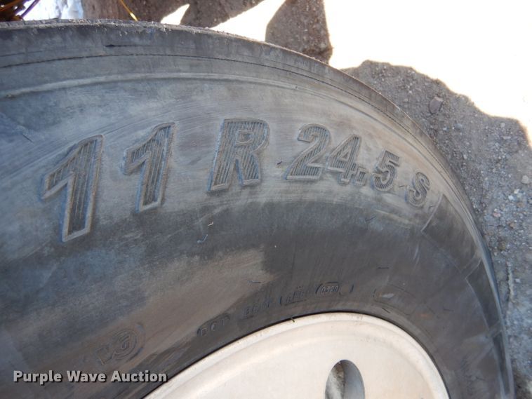 image for item LJ9812 2006 Kenworth T800  vacuum truck