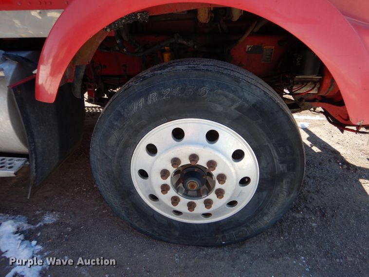 image for item LJ9812 2006 Kenworth T800  vacuum truck