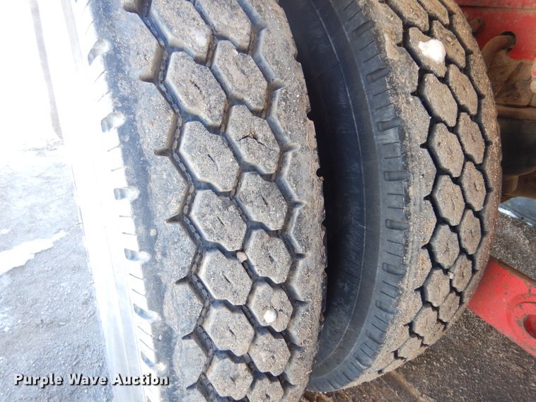 image for item LJ9812 2006 Kenworth T800  vacuum truck