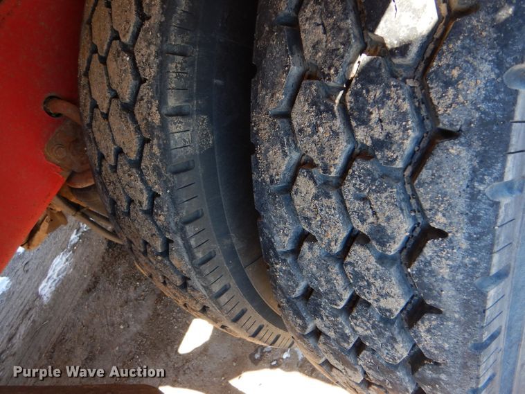 image for item LJ9812 2006 Kenworth T800  vacuum truck