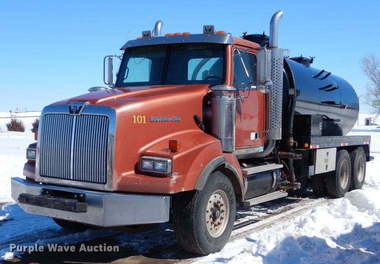 image for item LJ9813 2001 Western Star 4964SX  vacuum truck