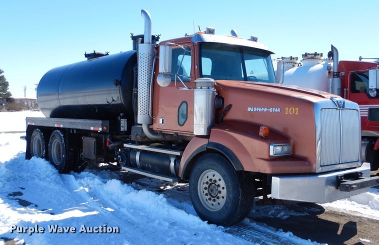 image for item LJ9813 2001 Western Star 4964SX  vacuum truck