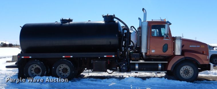 image for item LJ9813 2001 Western Star 4964SX  vacuum truck