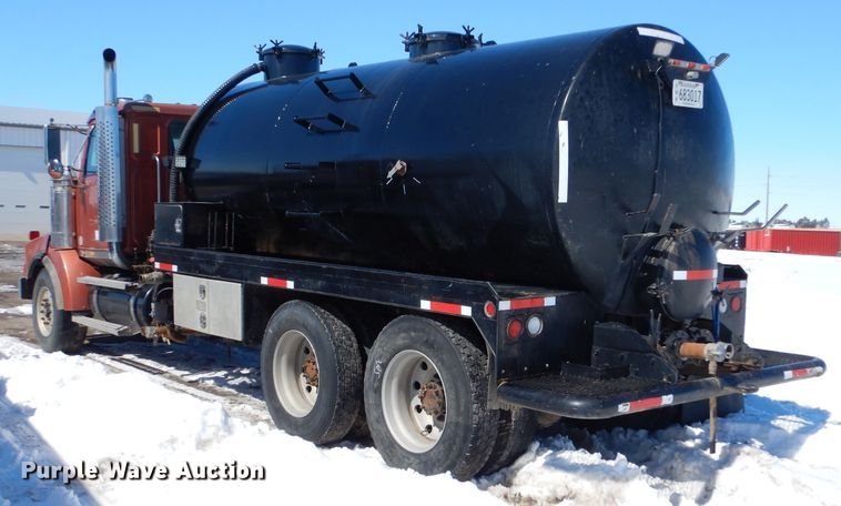 image for item LJ9813 2001 Western Star 4964SX  vacuum truck