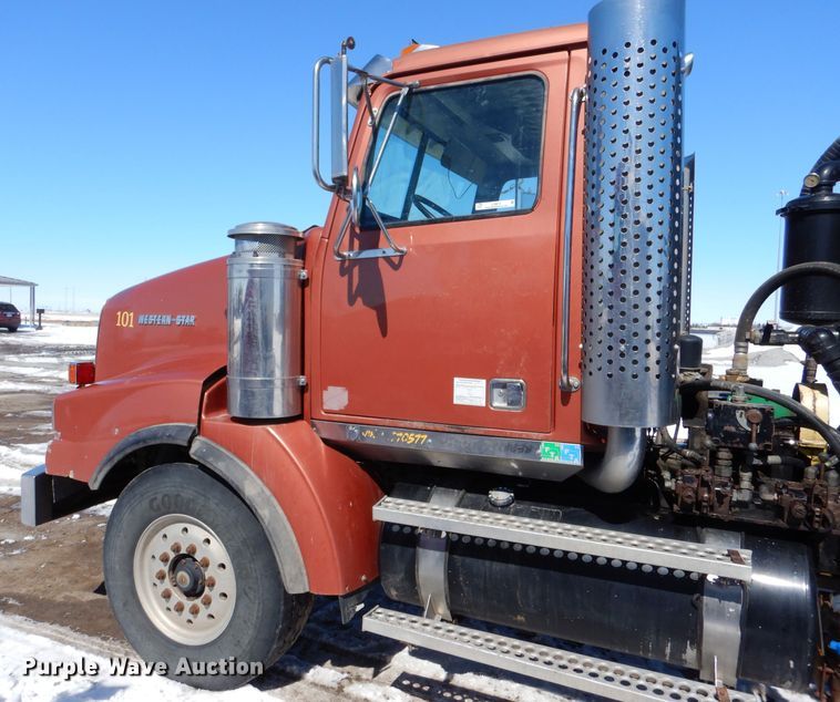 image for item LJ9813 2001 Western Star 4964SX  vacuum truck