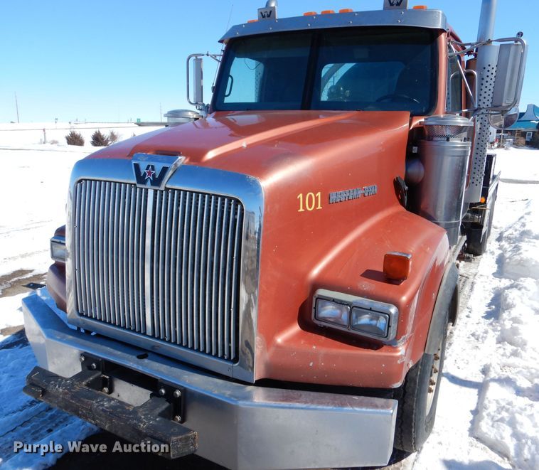 image for item LJ9813 2001 Western Star 4964SX  vacuum truck