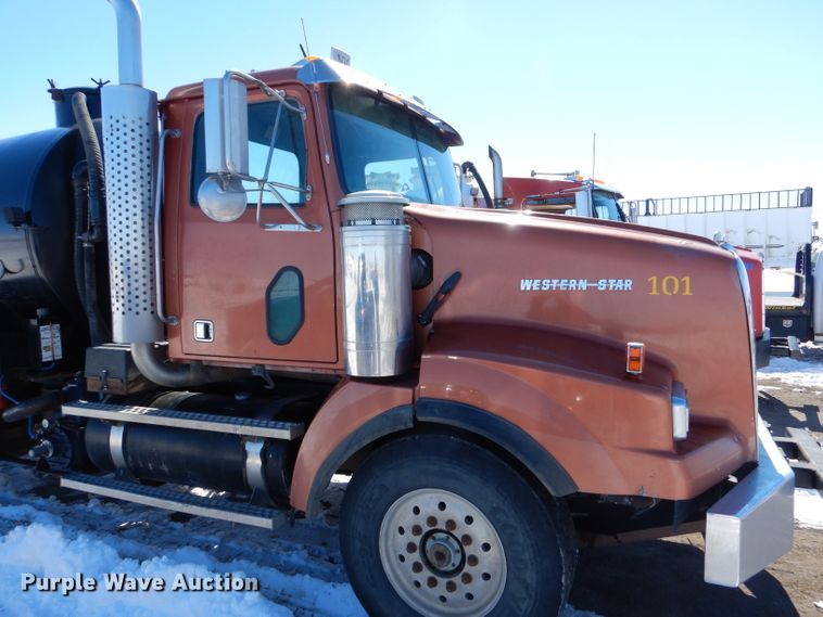 image for item LJ9813 2001 Western Star 4964SX  vacuum truck
