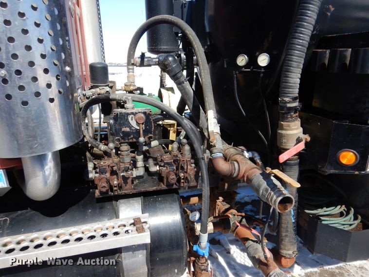 image for item LJ9813 2001 Western Star 4964SX  vacuum truck