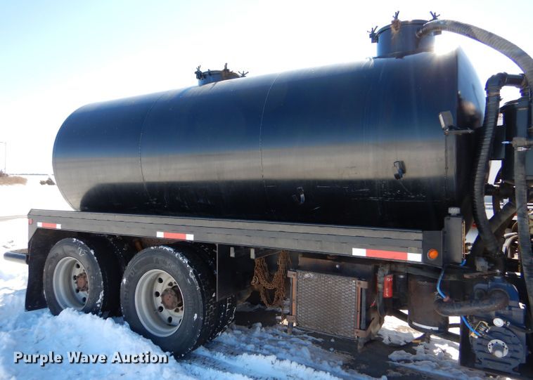 image for item LJ9813 2001 Western Star 4964SX  vacuum truck