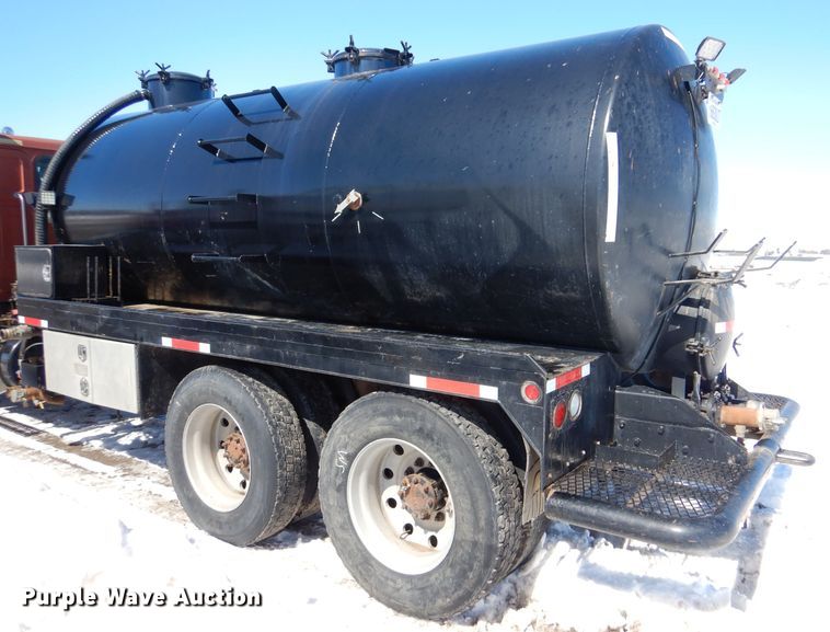 image for item LJ9813 2001 Western Star 4964SX  vacuum truck