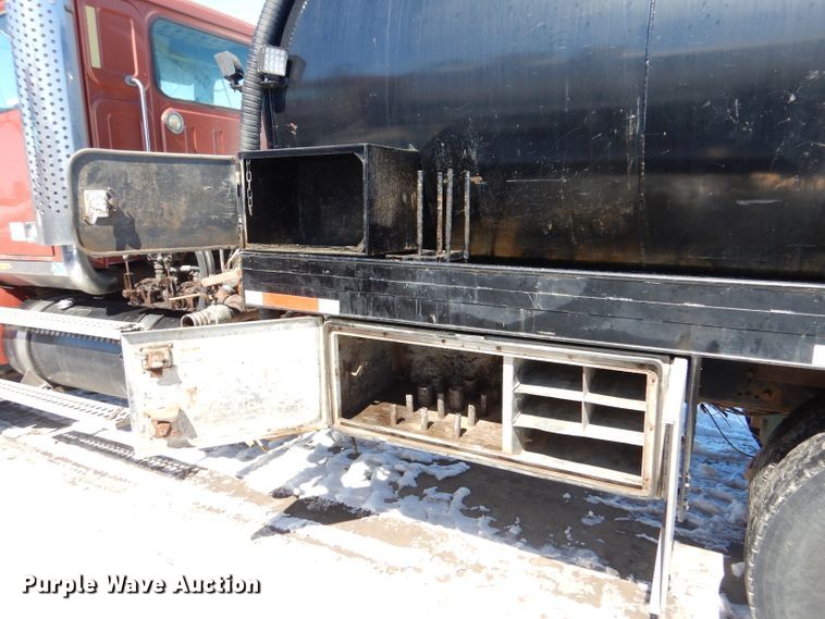 image for item LJ9813 2001 Western Star 4964SX  vacuum truck