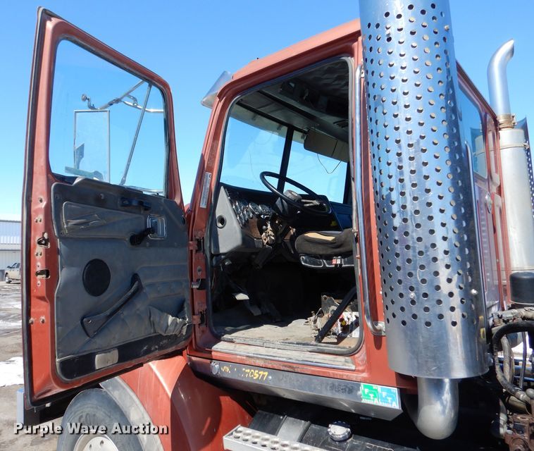 image for item LJ9813 2001 Western Star 4964SX  vacuum truck