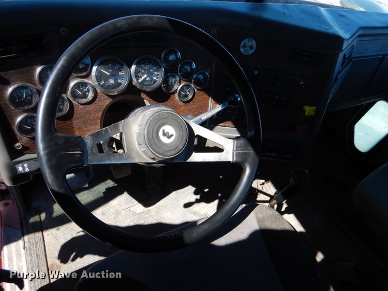 image for item LJ9813 2001 Western Star 4964SX  vacuum truck