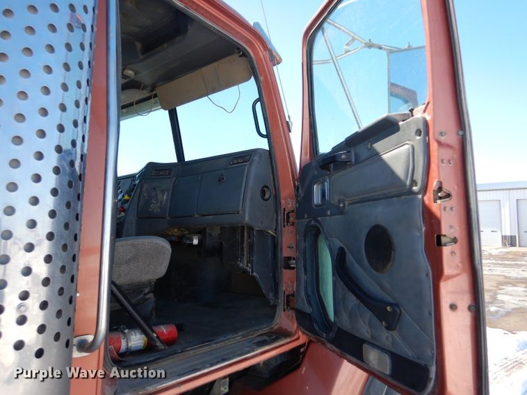 image for item LJ9813 2001 Western Star 4964SX  vacuum truck
