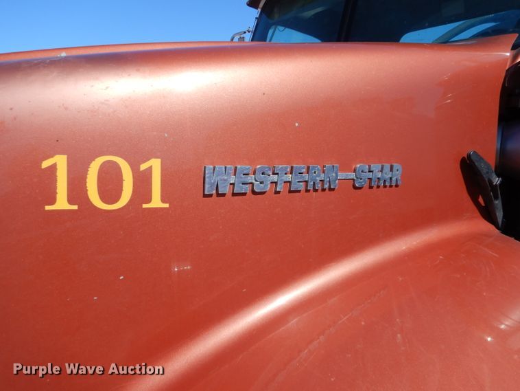 image for item LJ9813 2001 Western Star 4964SX  vacuum truck