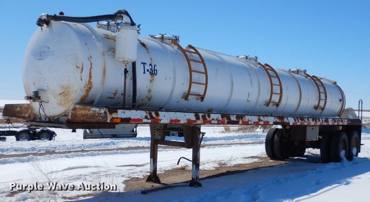 image for item LJ9814 2012 North American HVTS-130  vacuum trailer