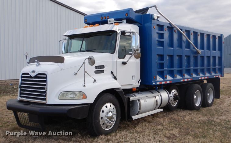 image for item LJ9918 2005 Mack CXN613  dump truck