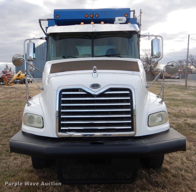 image for item LJ9918 2005 Mack CXN613  dump truck