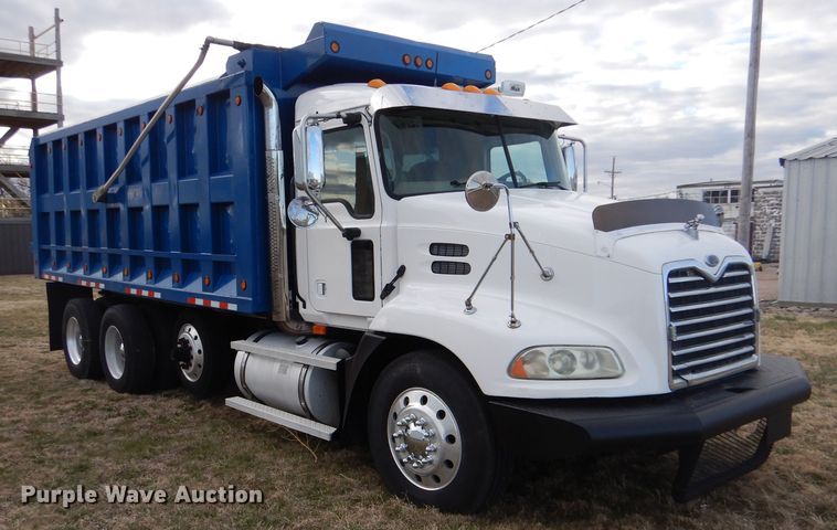 image for item LJ9918 2005 Mack CXN613  dump truck