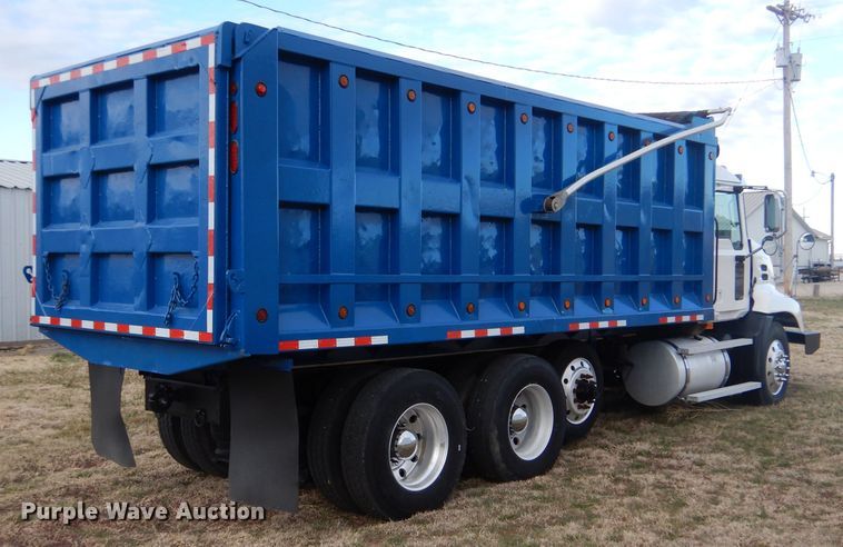 image for item LJ9918 2005 Mack CXN613  dump truck