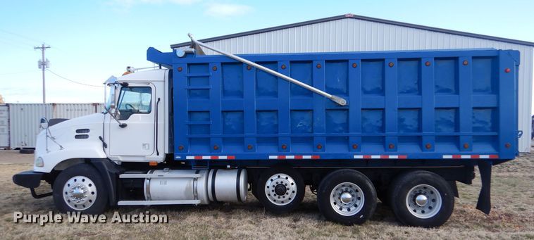 image for item LJ9918 2005 Mack CXN613  dump truck