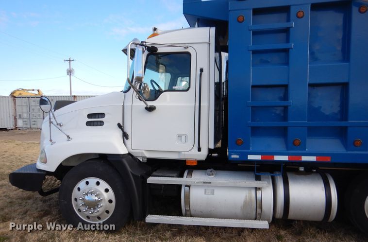 image for item LJ9918 2005 Mack CXN613  dump truck