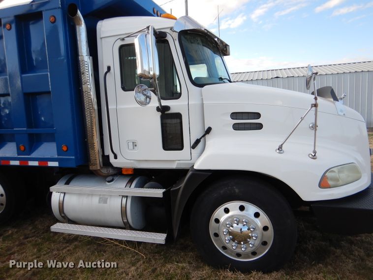 image for item LJ9918 2005 Mack CXN613  dump truck