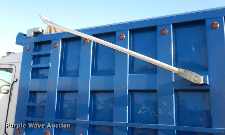 image for item LJ9918 2005 Mack CXN613  dump truck